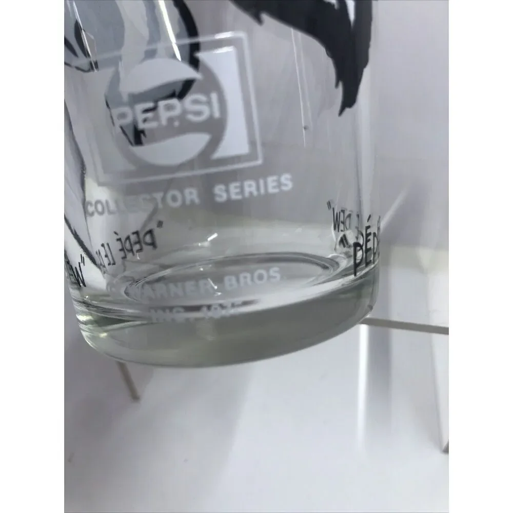 Vintage  PEPE LE PEW Pepsi Glass Collector Series Warner Bros Looney Tunes. Read